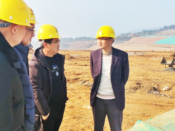 1612340799967281.jpg 南昌市政建設(shè)集團麥園生活垃圾填埋場終期封場工程進行節(jié)前安全檢查6001.jpg