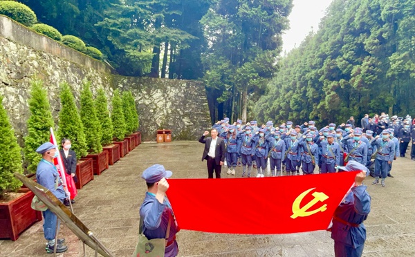 1618795321398149.jpg 南昌市政建設(shè)集團組織黨員干部上井岡山開展黨史學習教育6004.jpg