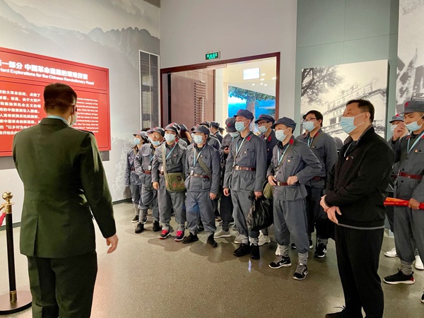 1618795379432612.jpg 南昌市政建設(shè)集團組織黨員干部上井岡山開展黨史學習教育6006.jpg