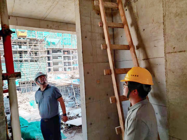 1620627851736628.jpg 南昌市政建設(shè)集團(tuán)呂文蘇地住宅項目進(jìn)行安全文明檢查6002.jpg