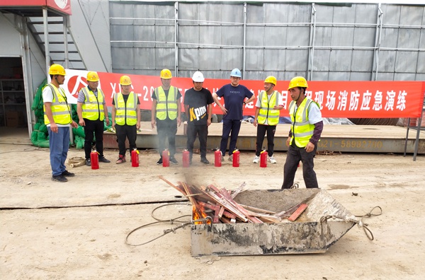 無(wú)錫XDG-2020－55號(hào)地塊開發(fā)建設(shè)項(xiàng)目部開展消防應(yīng)急演練6001.jpg