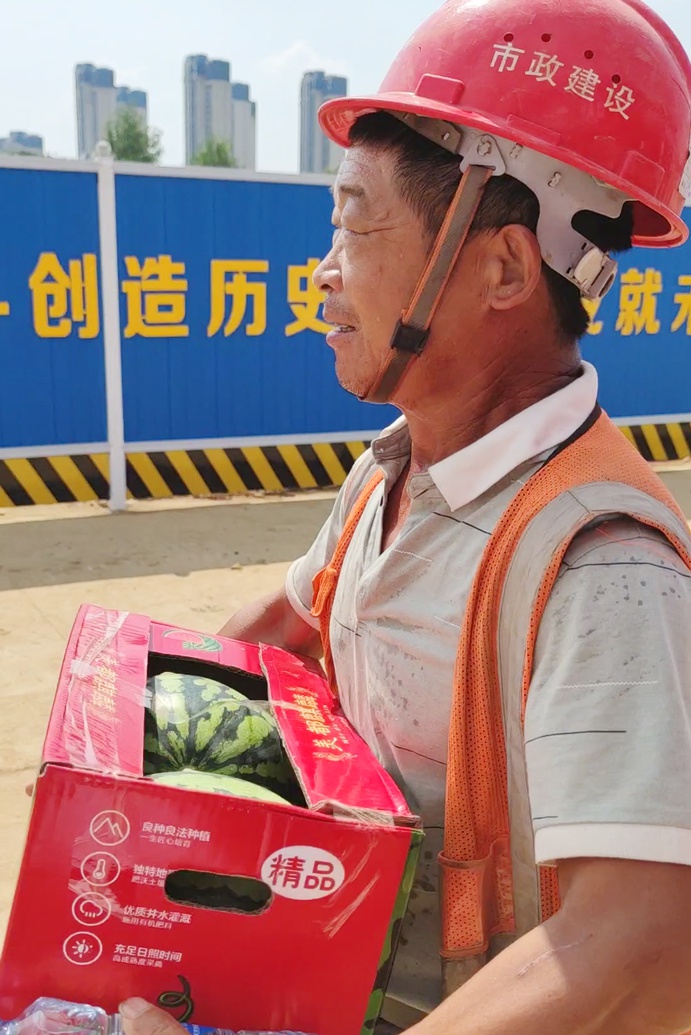 1626397150551233.jpg 南昌市政建設集團工會組織黨員開展夏日送清涼慰問6913.jpg