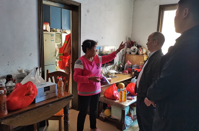 1634867055868823.jpg 南昌市政建設(shè)集團重陽節(jié)走訪慰問困難職工691.jpg