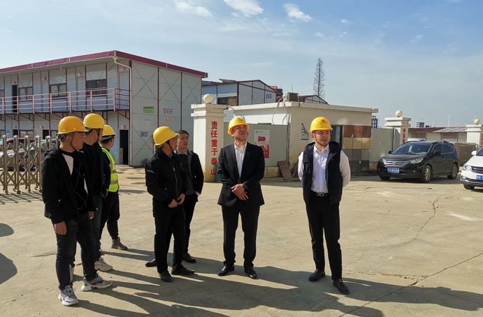 1638512222794094.jpg 徐旭前往秦坊棚戶區(qū)改造及天祥安置房項(xiàng)目檢查督導(dǎo)6912.jpg