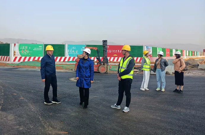 1647222111302084.jpg 財務(wù)總監(jiān)鄧偉前往掛點項目市政公用城三期檢查走訪691.jpg