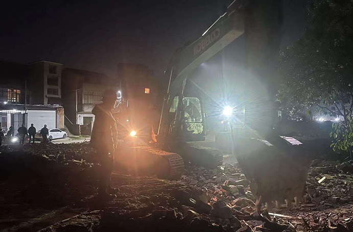 1649292884959203.jpg 清明假期 他們堅(jiān)守項(xiàng)目建設(shè)一線4.jpg