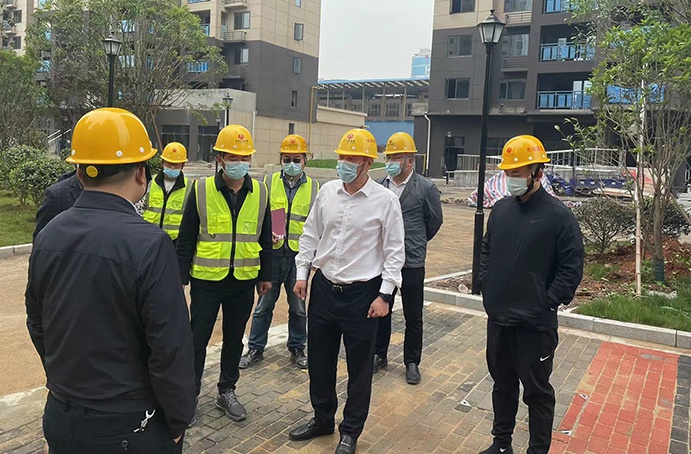 徐旭帶隊深入項目督導假期疫情防控、安全生產(chǎn)工作，看望慰問一線職工02.jpg