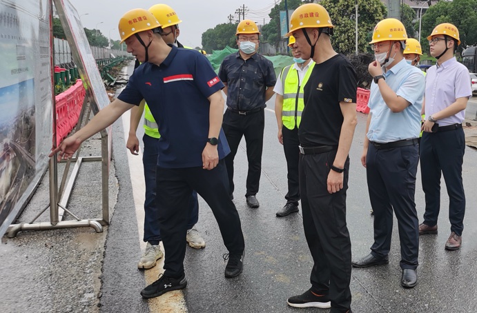 1654485107446061.jpg 徐旭帶隊前往S49楓生快速路提升改造工程秦坊安置房項目檢查慰問6912.jpg