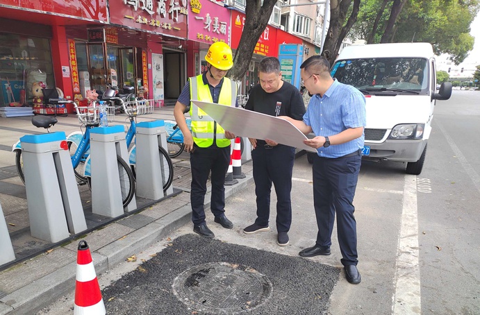 彭小林到我司窨井蓋專項整治項目檢查指導(dǎo) 彭小林到我司窨井蓋專項整治項目檢查指導(dǎo)