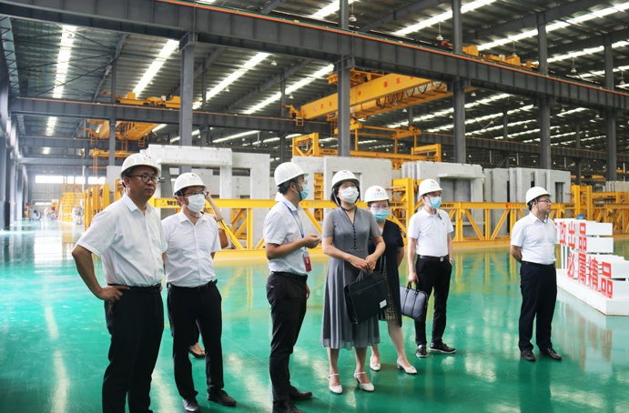 南昌市發(fā)改委副主任鐘雷英到市政遠(yuǎn)大公司調(diào)研裝配式建筑 南昌市發(fā)改委副主任鐘雷英到市政遠(yuǎn)大公司調(diào)研裝配式建筑