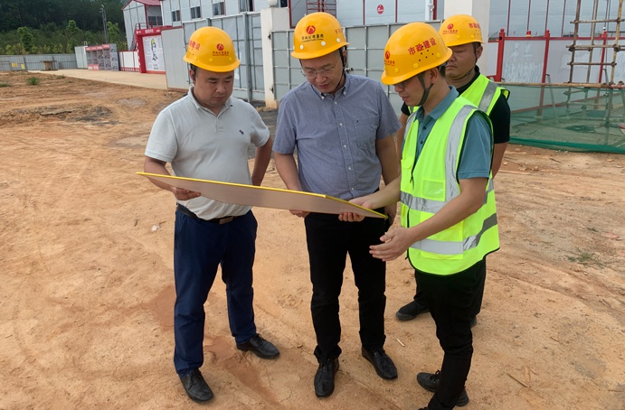 市政建設王海龍到市政綠色建材科技產業(yè)園項目調研