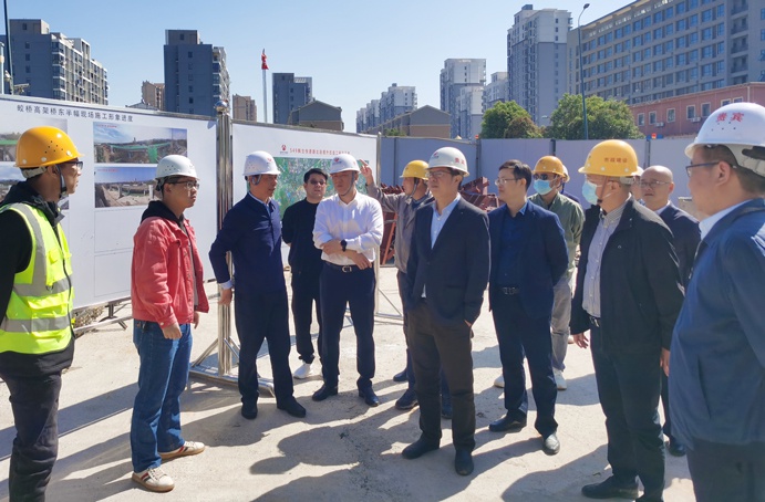 市政公用集團萬義輝深入S49楓生快速路提升改造工程督導(dǎo) 市政公用集團萬義輝深入S49楓生快速路提升改造工程督導(dǎo)