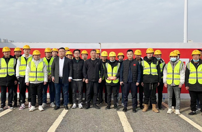 徐旭深入春節(jié)不停工項(xiàng)目開(kāi)展春節(jié)慰問(wèn) 徐旭深入春節(jié)不停工項(xiàng)目開(kāi)展春節(jié)慰問(wèn)