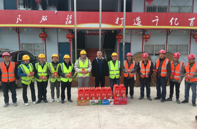 黨委副書記、總經(jīng)理王海龍深入贛州谷山公寓項(xiàng)目開展春節(jié)慰問