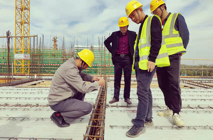 五一勞動(dòng)獎(jiǎng)?wù)芦@得者項(xiàng)目黨支部書(shū)記、副總工程師周天奇