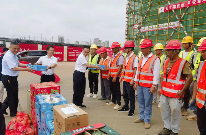 陳文輝到新建區(qū)職業(yè)技術(shù)學(xué)校新校區(qū)建設(shè)項(xiàng)目慰問 陳文輝到新建區(qū)職業(yè)技術(shù)學(xué)校新校區(qū)建設(shè)項(xiàng)目慰問