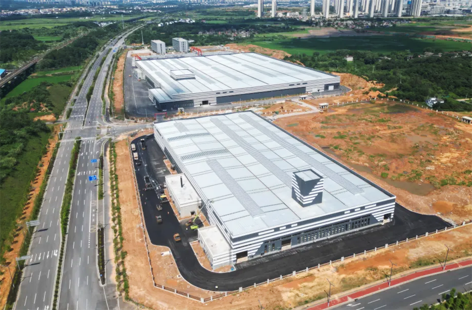 綠色產(chǎn)業(yè)園項目完成周邊道路面層瀝青攤鋪 綠色產(chǎn)業(yè)園項目完成周邊道路面層瀝青攤鋪