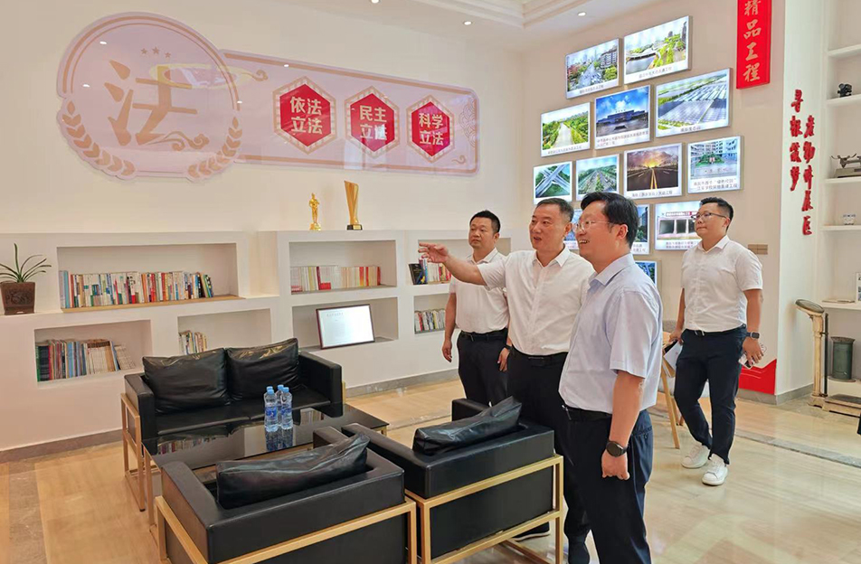 南昌市人大常委會副主任譚紹木到南昌市政建設(shè)集團(tuán)有限公司調(diào)研