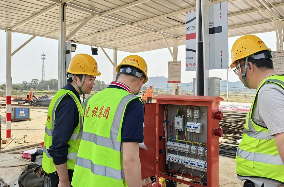 南昌市政建設集團有限公司緊急開展強對流天氣專項安全檢查，全面排查設備加固、用電安全、排水防澇及應急物資，筑牢極端天氣施工安全防線