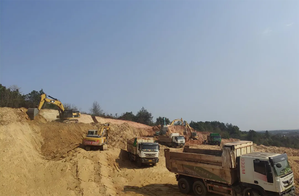 贛江新區(qū)云翔大道建設(shè)進展:分秒必爭沖刺通車目標 | 南昌市政建設(shè)集團攻堅紀實 贛江新區(qū)云翔大道建設(shè)進展:分秒必爭沖刺通車目標 | 南昌市政建設(shè)集團攻堅紀實