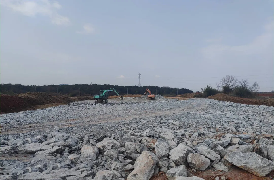 贛江新區(qū)云翔大道建設(shè)進展:分秒必爭沖刺通車目標 | 南昌市政建設(shè)集團攻堅紀實 贛江新區(qū)云翔大道建設(shè)進展:分秒必爭沖刺通車目標 | 南昌市政建設(shè)集團攻堅紀實