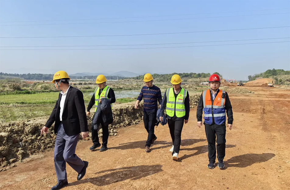 周天奇帶隊(duì)開(kāi)展“五查五訪”監(jiān)督行動(dòng) 嚴(yán)查四風(fēng)問(wèn)題與安全生產(chǎn) 周天奇帶隊(duì)開(kāi)展“五查五訪”監(jiān)督行動(dòng) 嚴(yán)查四風(fēng)問(wèn)題與安全生產(chǎn)