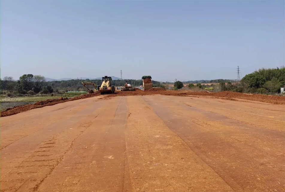 云翔大道項(xiàng)目路基全線貫通 | 飽和式施工加速推進(jìn)，助力區(qū)域交通升級